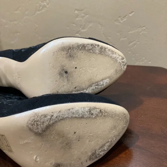 Valentino Garavani Black Suede Laser Cut Ankle Boots, Size 38 - Picture 11 of 14